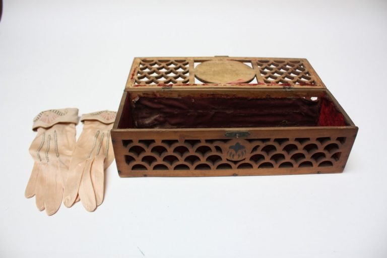 Victorian Carved Glove Box With Gloves Jarontiques