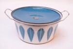 Mid-Century Norwegian Modern 9 Qt. Lidded Blue and White Enamel Casserole by Cathrineholm - Image 7