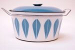 Mid-Century Norwegian Modern 9 Qt. Lidded Blue and White Enamel Casserole by Cathrineholm - Image 3