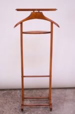 Midcentury Italian Walnut Valet by Fratelli Reguitti in the Style of Ico Parisi - Image 2