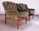 Pair of Jens Risom Model 2137 Walnut "Floating" Lounge Chairs in Olive Velvet - Image 3