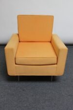 Florence Knoll Lounge Chair with Original Wool Upholstery - Image 2