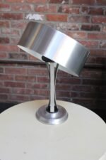 Italian Modernist Adjustable Aluminum Table Lamp by Oscar Torlasco for Lumi - Image 4