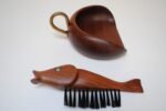 Vintage Italian "Fish" Crumb Brush and Pan in Teak and Brass - Image 6