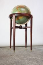 1960s Replogle Illuminated Glass Globe on Mahogany Stand - Image 2