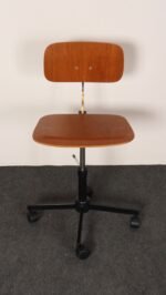 Danish Modern Kevi Swiveling Task Chair in Teak by Jorgen Rasmussen for Rabami - Image 4