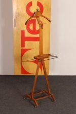 Sculptural Italian Modernist Beech and Brass Valet by Fratelli Reguitti - Image 8