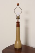 Vintage Gordon and Jane Martz Ochre Stoneware and Walnut Table Lamp with Finial - Image 7