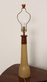 Vintage Gordon and Jane Martz Ochre Stoneware and Walnut Table Lamp with Finial - Image 9