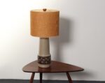 Vintage Gordon and Jane Martz Taupe Ceramic and Walnut Table Lamp with Finial - Image 3