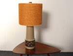 Vintage Gordon and Jane Martz Taupe Ceramic and Walnut Table Lamp with Finial - Image 2