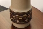 Vintage Gordon and Jane Martz Taupe Ceramic and Walnut Table Lamp with Finial - Image 16