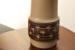 Vintage Gordon and Jane Martz Taupe Ceramic and Walnut Table Lamp with Finial - Image 15