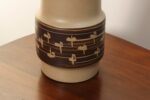 Vintage Gordon and Jane Martz Taupe Ceramic and Walnut Table Lamp with Finial - Image 18