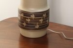 Vintage Gordon and Jane Martz Taupe Ceramic and Walnut Table Lamp with Finial - Image 17