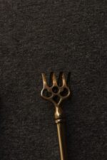 Hollywood-Regency Style Brass Fireplace Tool Set with Seashell Handles and Pan - Image 23
