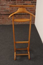 Vintage Italian Modern Fratelli Reguitti Maple Valet in the Style of Ico Parisi - Image 5